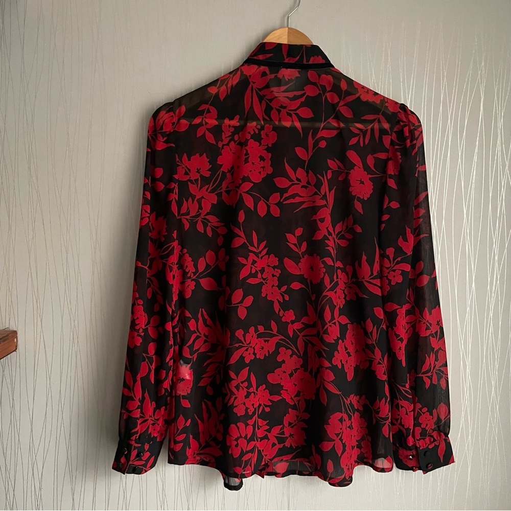 Chico’s Floral Print Red Black Sheer Ruffle Front Blouse US size 8/10 - Picture 11 of 16